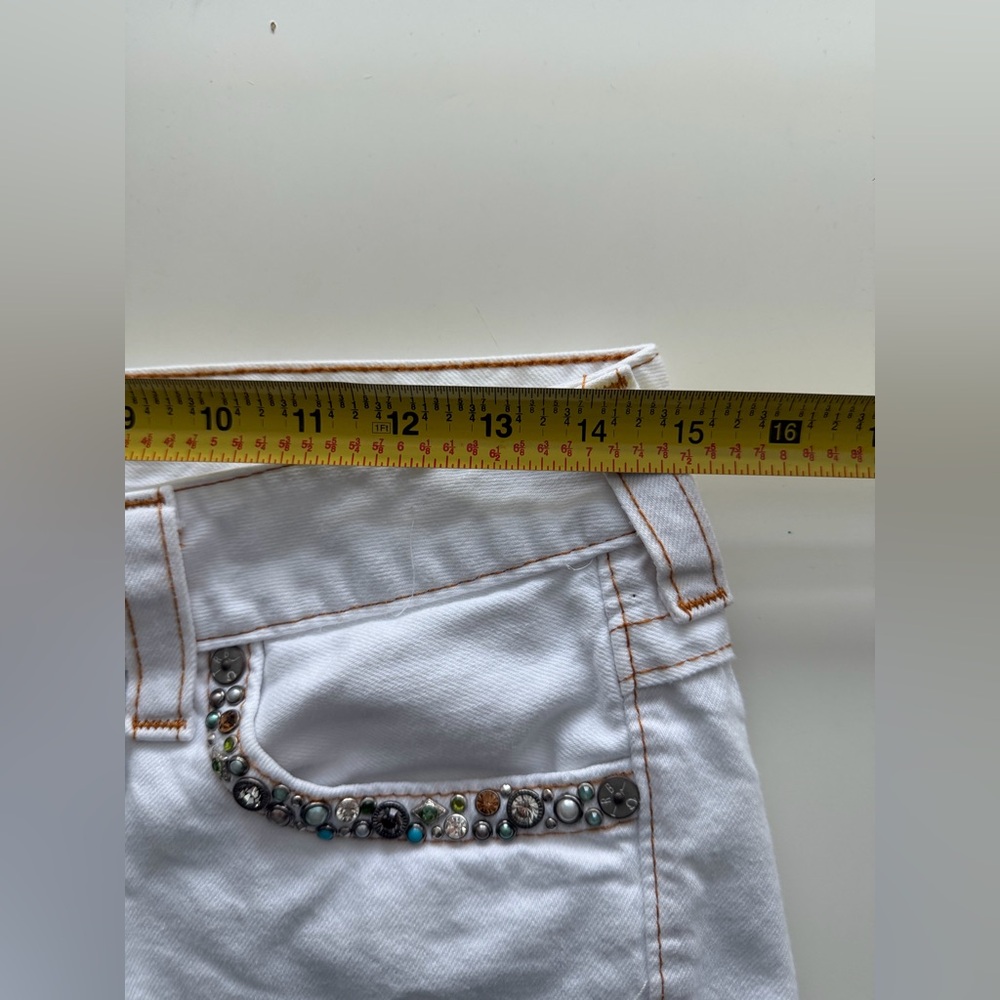 TRUE RELIGION White Denim Shorts vintage flap pockets rhinestone raw hem Sz 28 - Picture 6 of 6